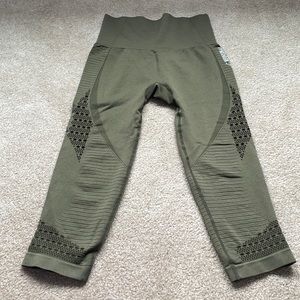 Gymshark Green ENERGY SEAMLESS CROPPED LEGGINGS, Size medium